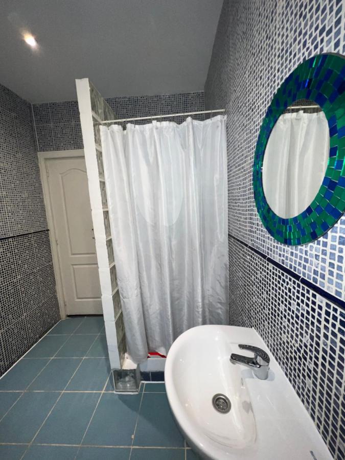 Hostal Abaaly Madrid Exteriör bild