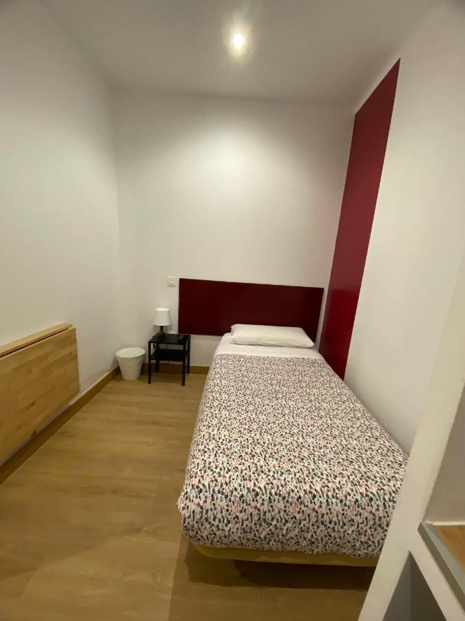 Hostal Abaaly Madrid Exteriör bild