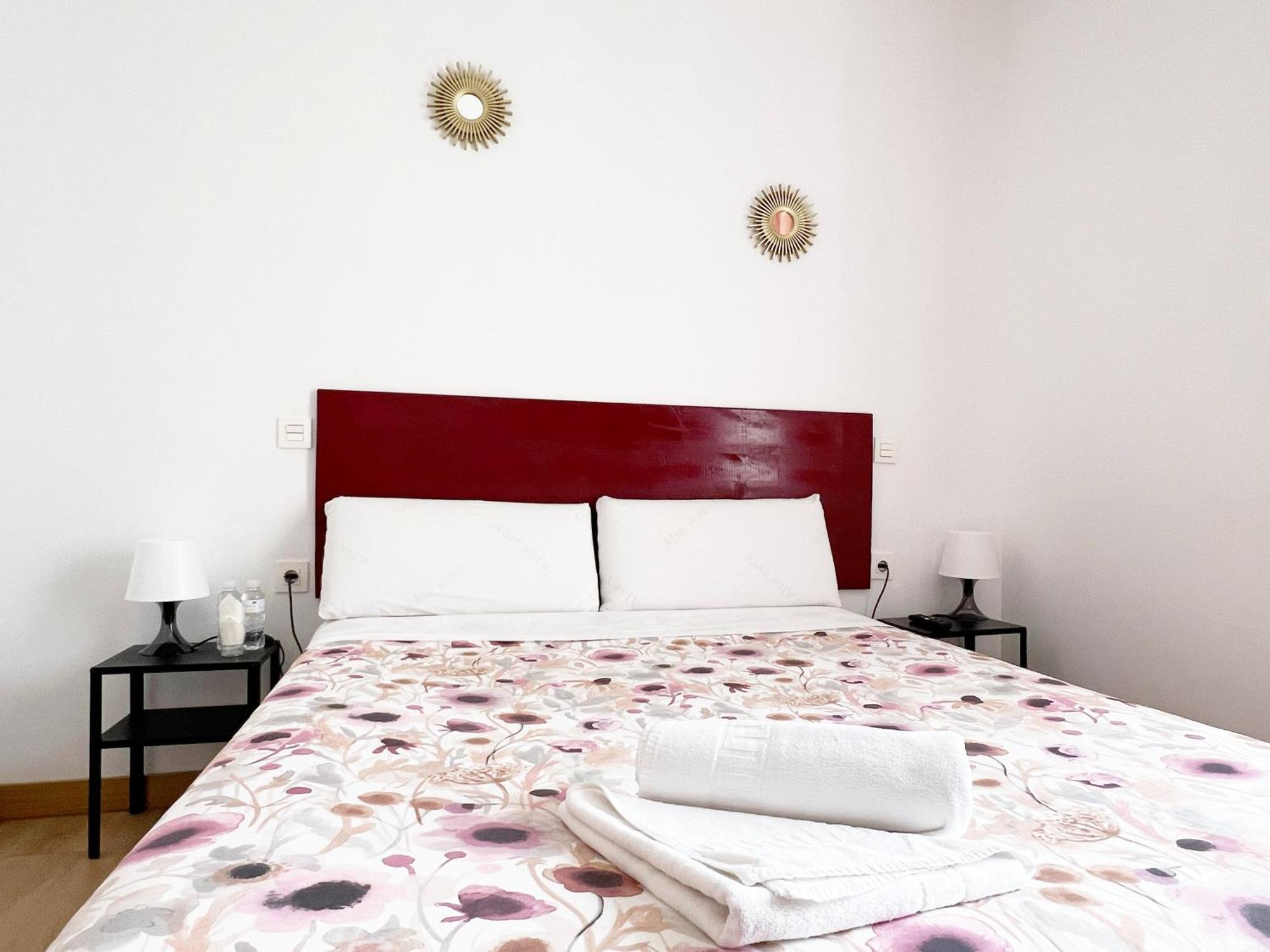 Hostal Abaaly Madrid Exteriör bild
