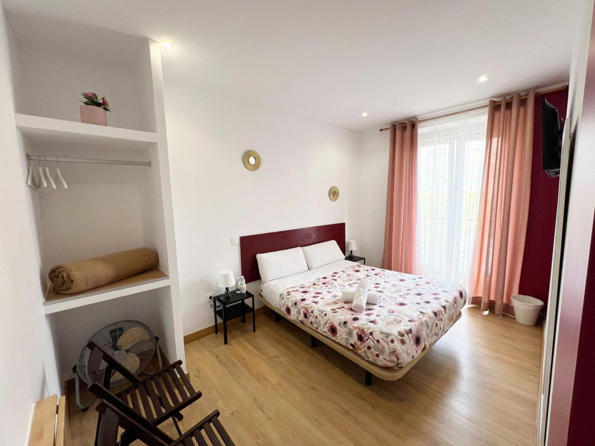 Hostal Abaaly Madrid Exteriör bild