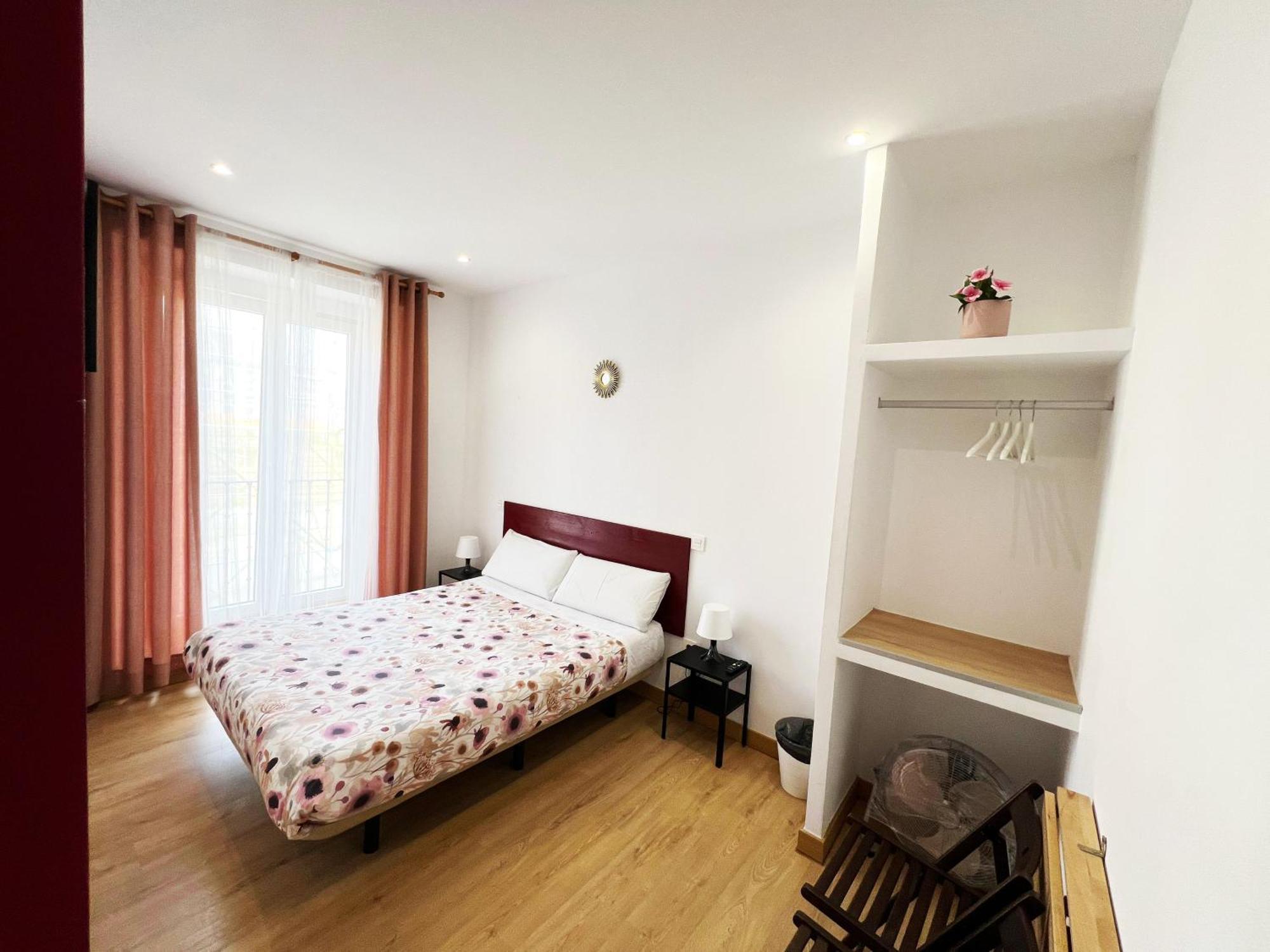 Hostal Abaaly Madrid Exteriör bild