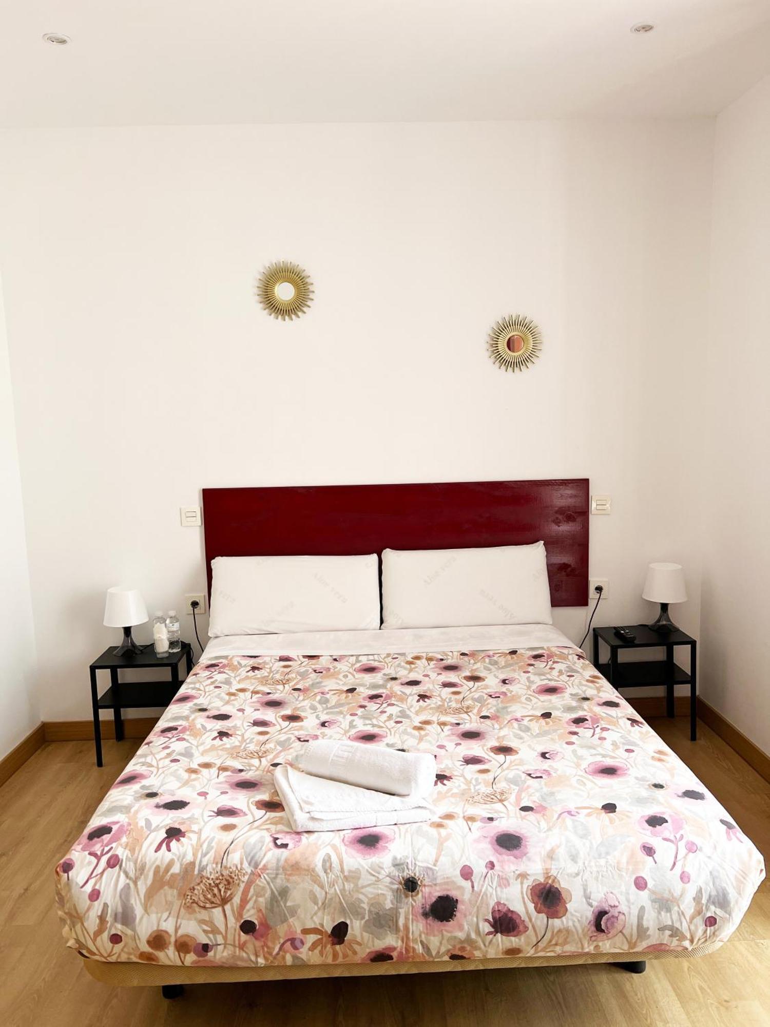 Hostal Abaaly Madrid Exteriör bild