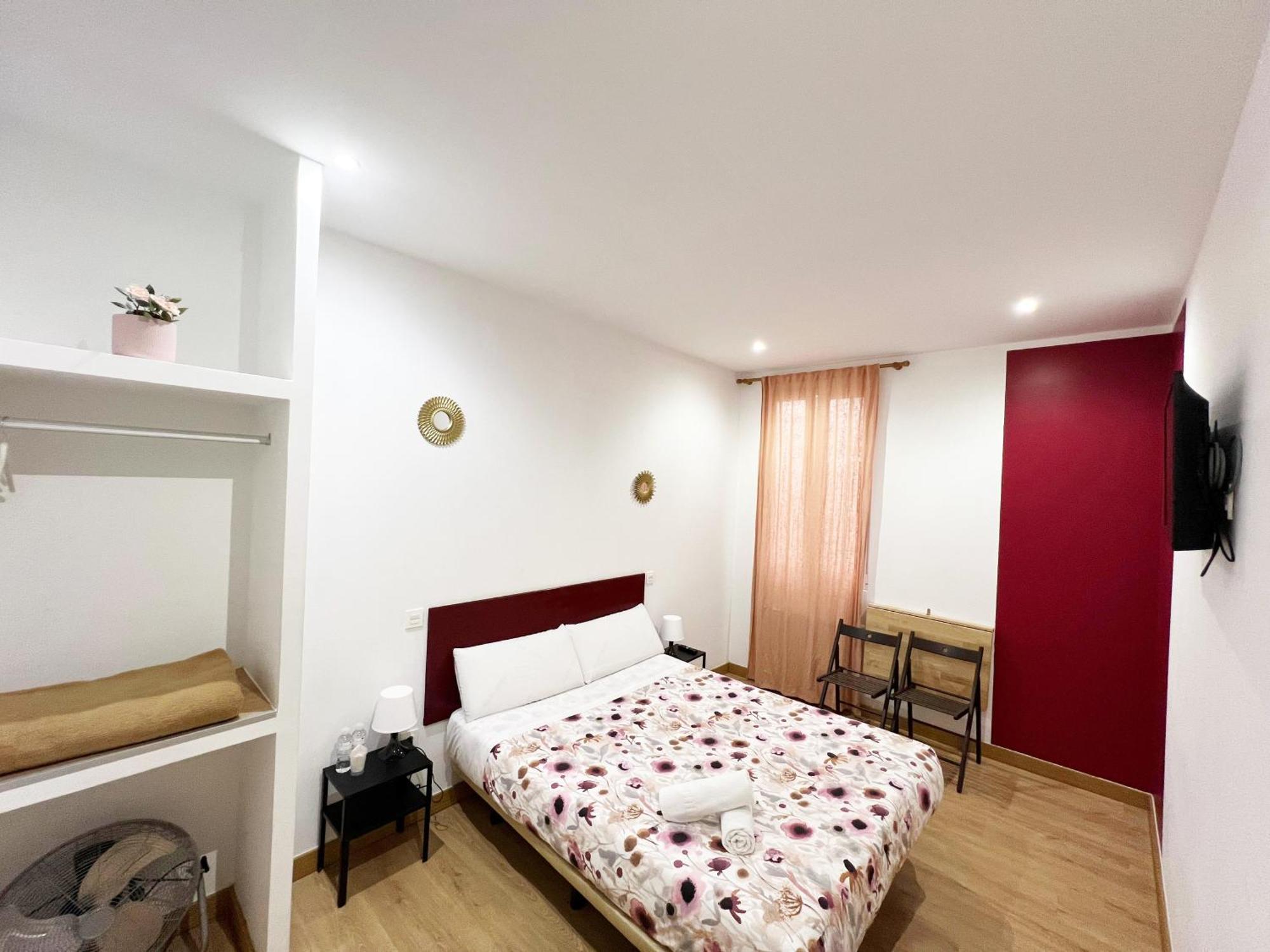 Hostal Abaaly Madrid Exteriör bild