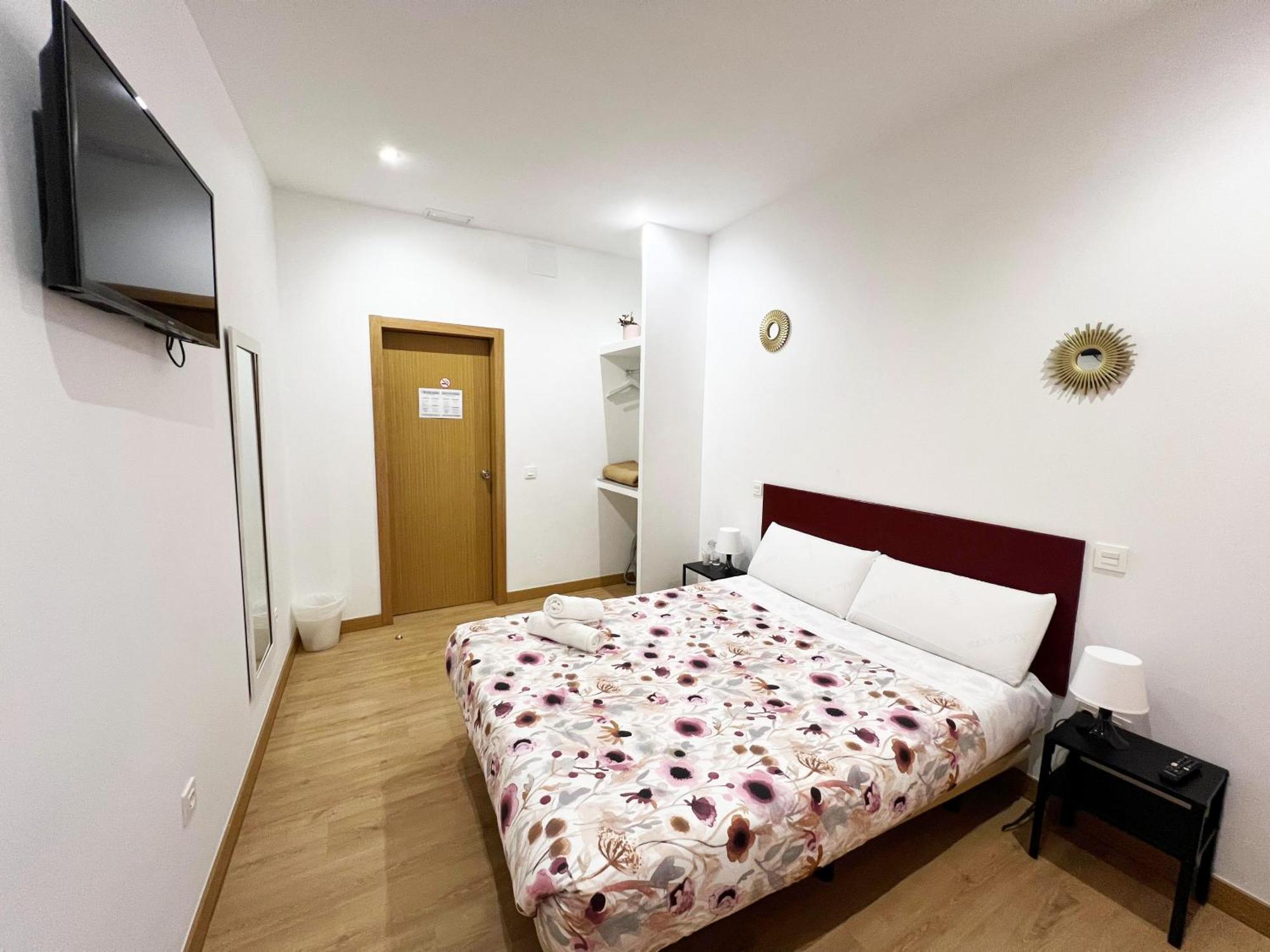 Hostal Abaaly Madrid Exteriör bild