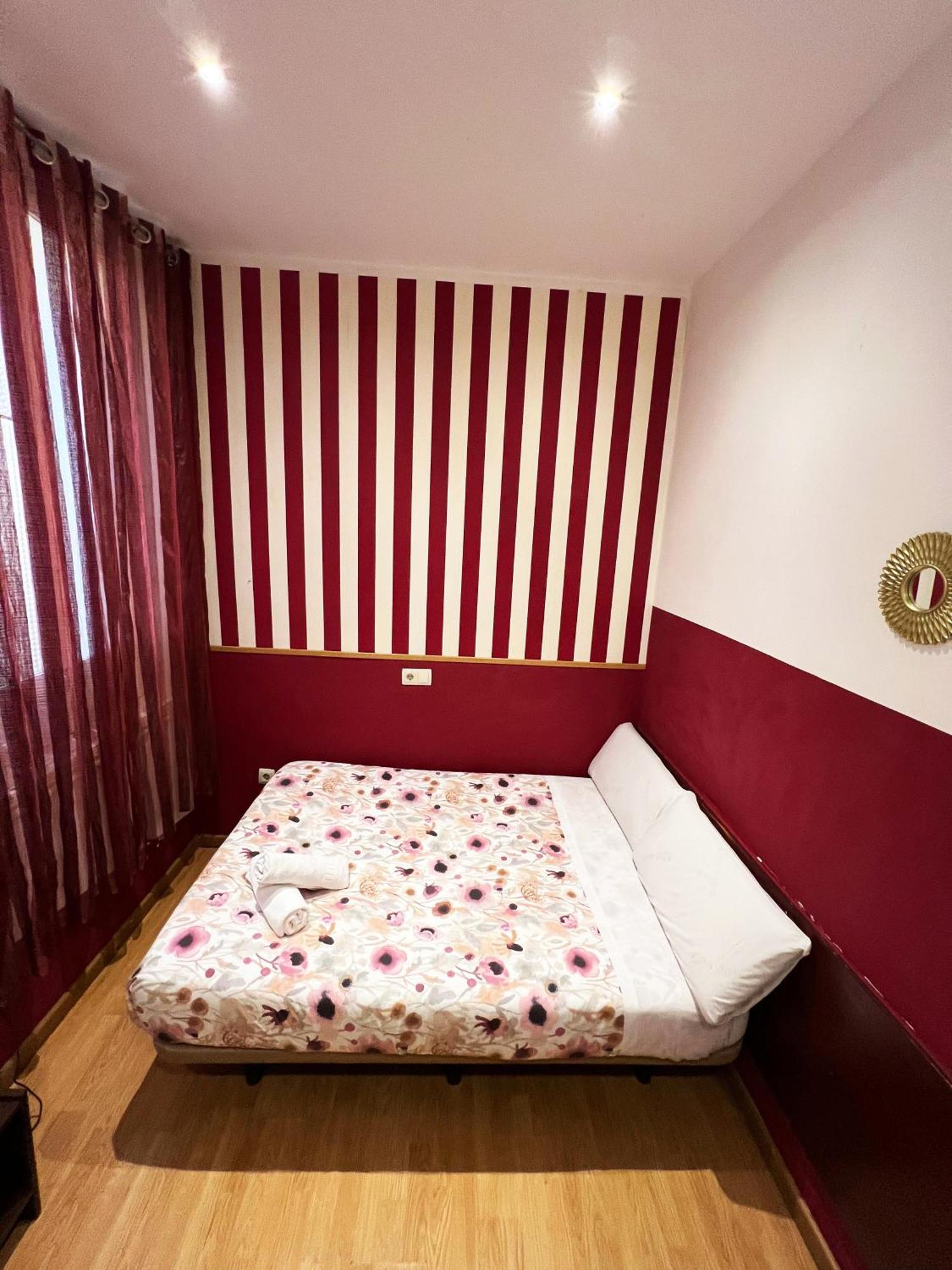 Hostal Abaaly Madrid Exteriör bild