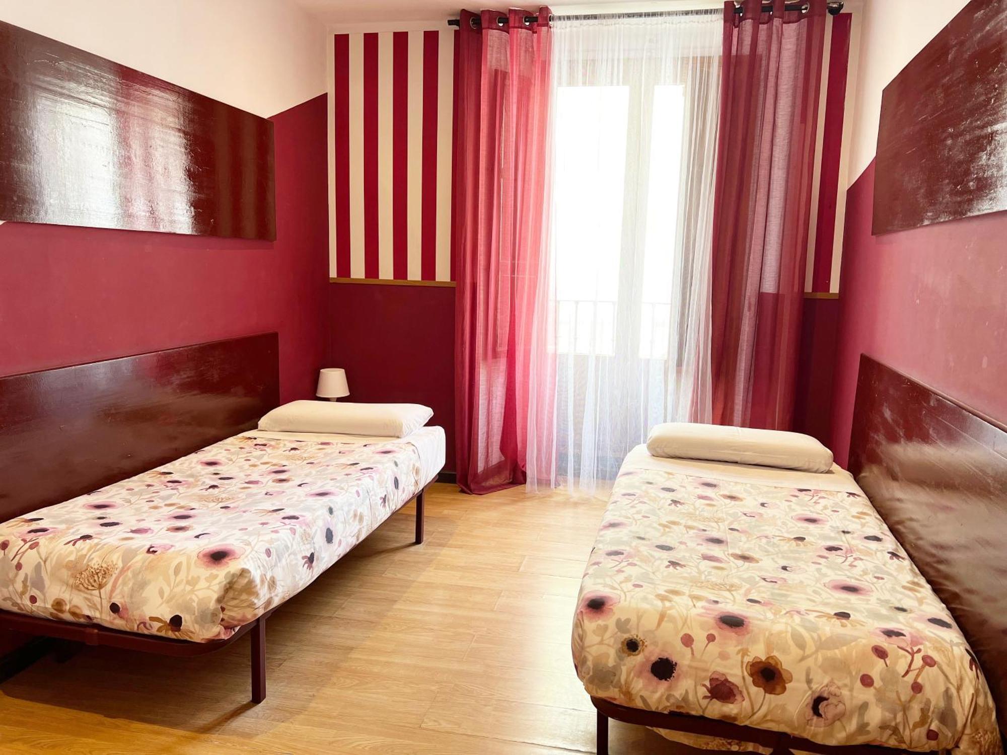 Hostal Abaaly Madrid Exteriör bild