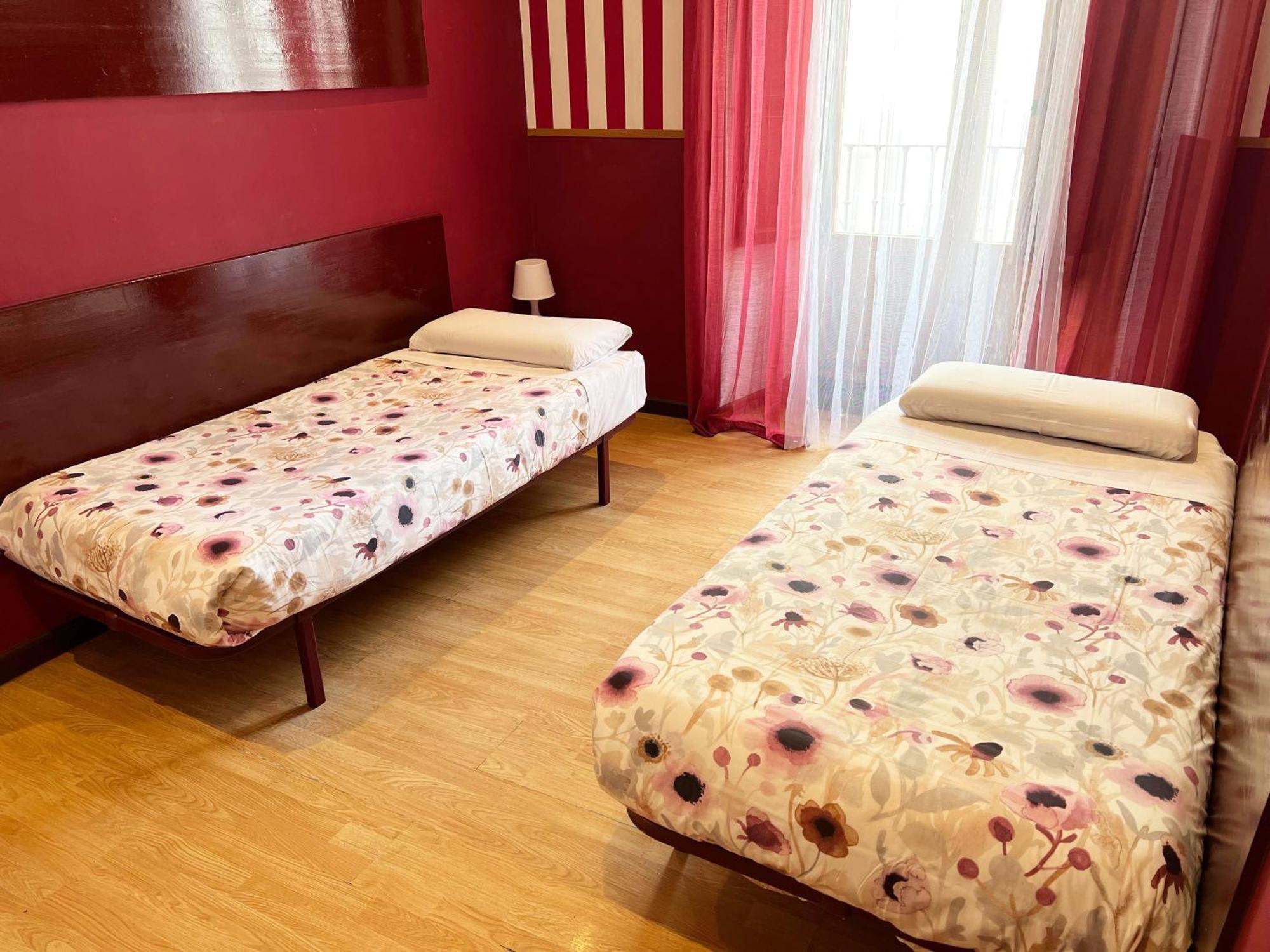 Hostal Abaaly Madrid Exteriör bild