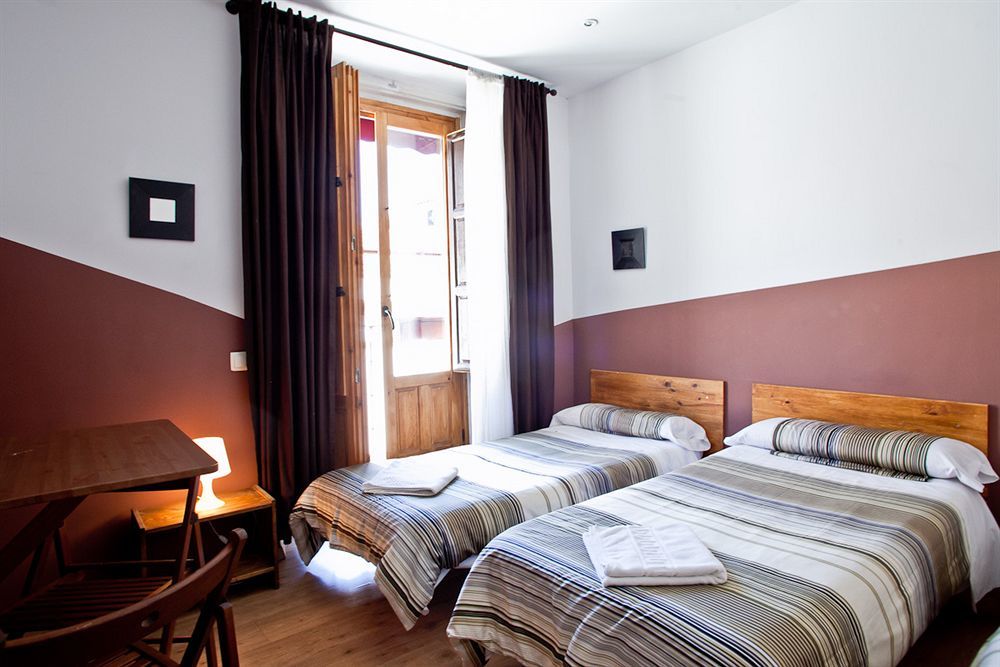 Hostal Abaaly Madrid Exteriör bild