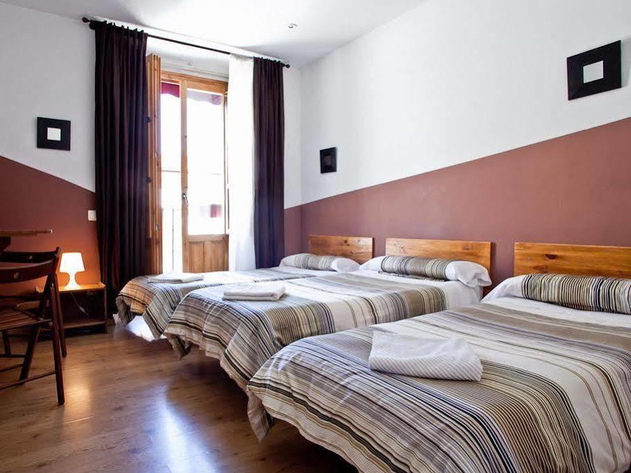 Hostal Abaaly Madrid Exteriör bild