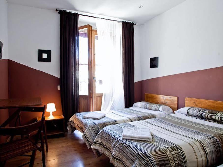Hostal Abaaly Madrid Exteriör bild